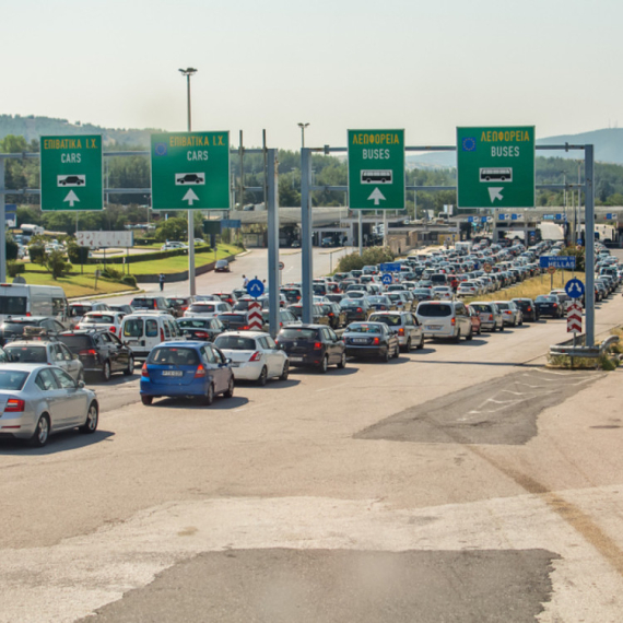 Počele gužve: Kilometarske kolone na ulasku u Grčku VIDEO