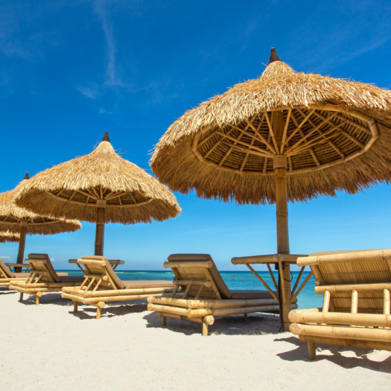 U Hrvatskoj ležaljke 1.300 evra: "Welcome to Ibiza" FOTO