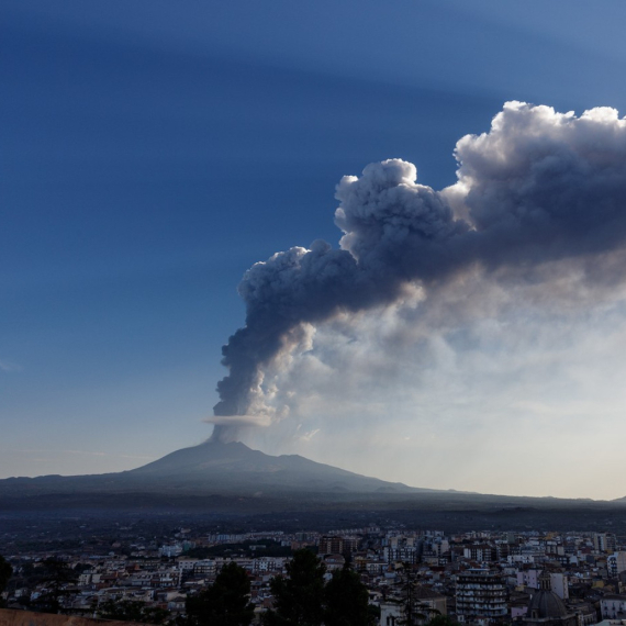 Zašto Etna privlači turiste, čak i tokom erupcije? VIDEO