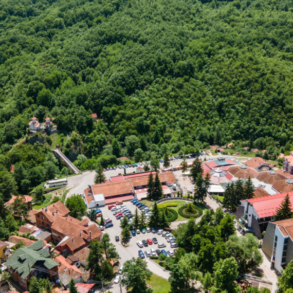 Jedna od najtraženijih banja u Srbiji: Smeštaj već od 2.600, a ulaz na bazene 1.000 dinara