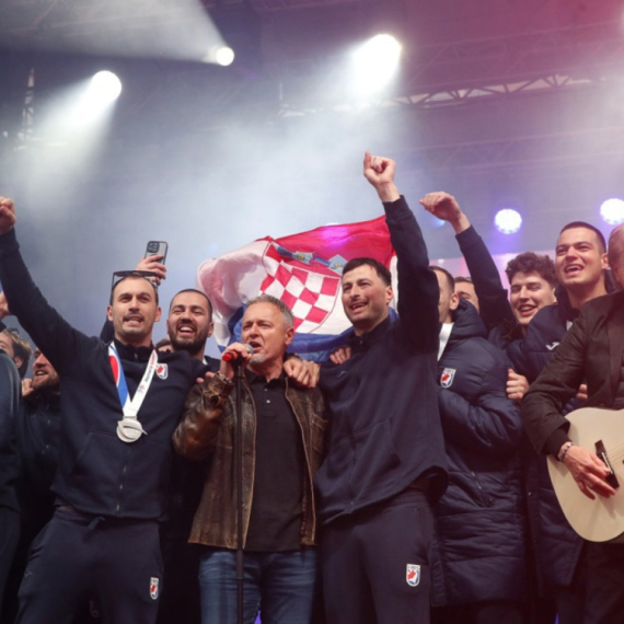 Hrvati izračunali: Tompsonu milioni, članovima benda crkavica FOTO